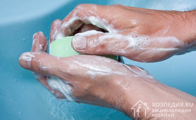 Хозяйственное мыло – эффективное средство для выведения монтажной пены с кожи рук
