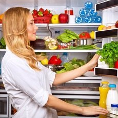Как избавиться от неприятного запаха в холодильнике: проверенные средства