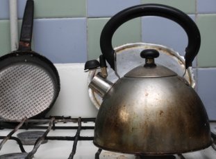 Как очистить чайник от накипи содой и другими средствами