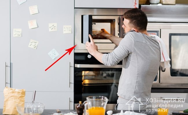 Встроенная бытовая техника позволяет рационально использовать пространство на кухне