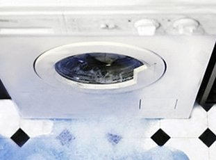 Почему течет вода из-под стиральной машины