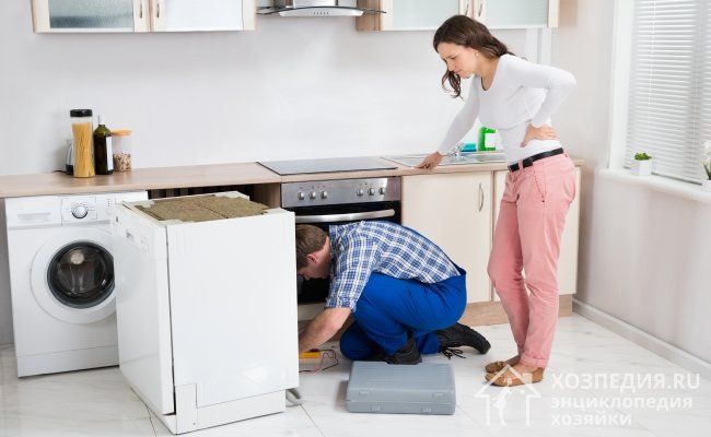 Если вызываете мастера для ремонта посудомойки, заранее сообщите ему код ошибки – это ускорит ремонт