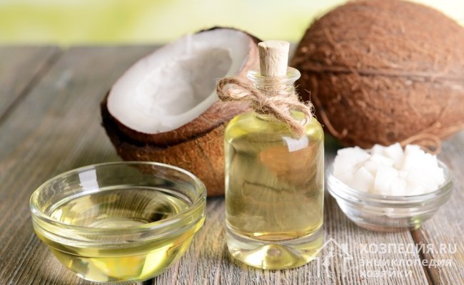 Натуральное масло кокоса можно купить или приготовить самостоятельно