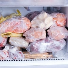 Сколько можно хранить мясо в морозилке и холодильнике
