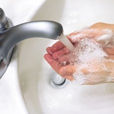 Чем отмыть монтажную пену с рук: полезные советы и эффективные средства