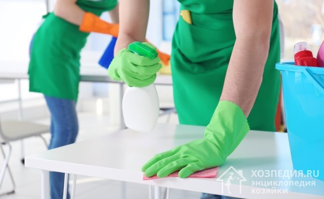 При работе с химическими составами соблюдайте меры безопасности – работайте в резиновых перчатках и позаботьтесь о хорошей вентиляции помещения