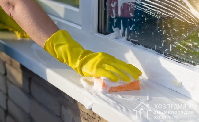 Окна после ремонта нужно обязательно промыть мыльным раствором