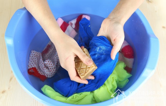 Ручная стирка при помощи детского мыла – самый безопасный и лучший способ сохранить качество тканей надолго