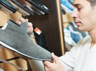 Как чистить замшевую обувь в домашних условиях