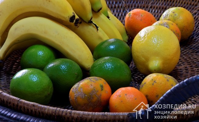 Для того чтобы ускорить созревание зеленых бананов, храните их рядом с другими фруктами