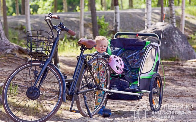 Велосипед с прицепом для ребенка