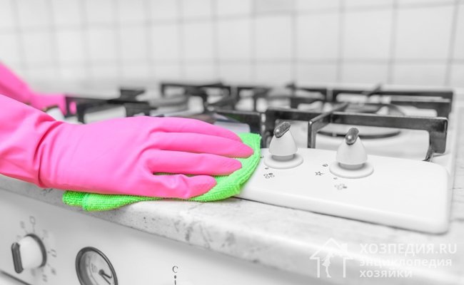 Тщательно вымойте плиту, особенно ее боковые стенки