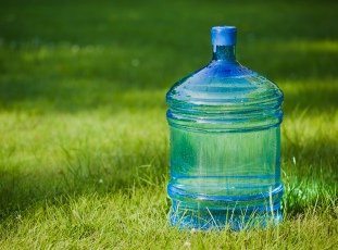 Как очистить канистру для воды от зелени: советы и подробная инструкция