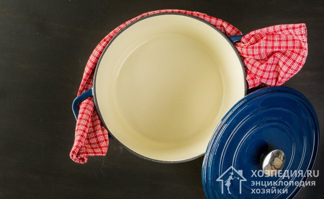 Для кипячения белых вещей лучше брать эмалированную посуду без дефектов покрытия