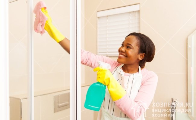 Для поддержания чистоты в ванной комнате регулярно проводите профилактическую уборку помещения и чистку душевой кабинки