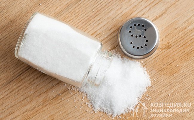 Соль – средство удаления пятен с кухонных полотенец