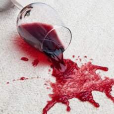 Как отстирать красное вино с одежды и скатерти