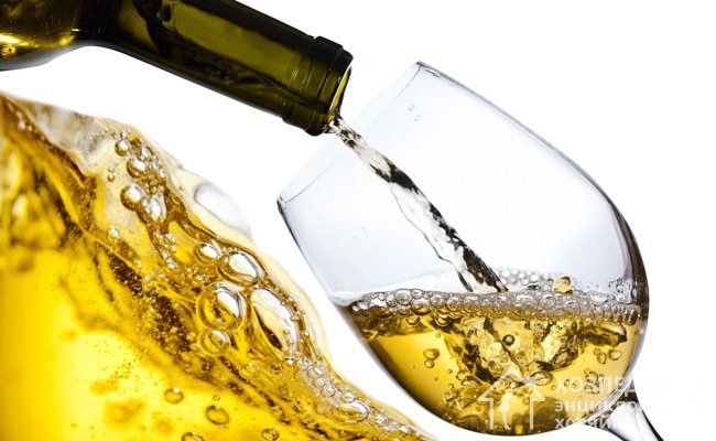 Как отстирать пятно от белого вина: доступные способы