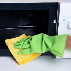 Как почистить микроволновку в домашних условиях