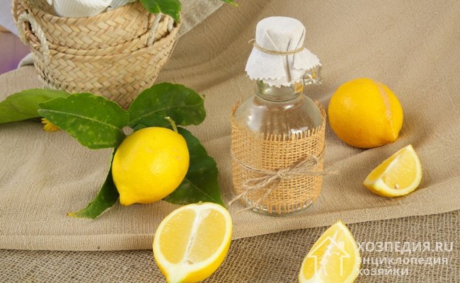 Такие распространенные средства, как уксус и лимонный сок, лучше не использовать при очистке линз