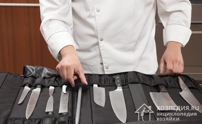 Шеф-повар с личным набором ножей