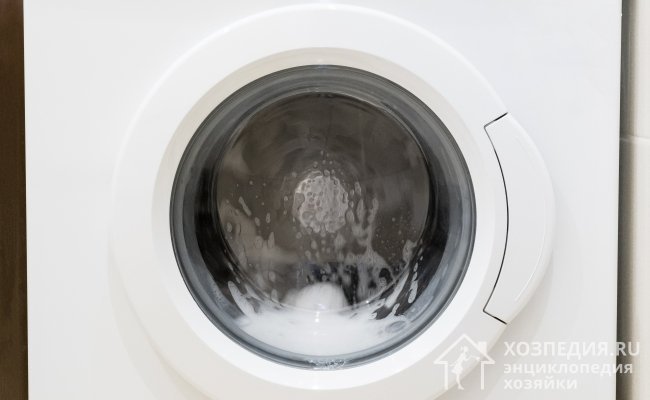 Использовать порошок для ручной стирки в стиральной машине не рекомендуется – это может вывести ее из строя