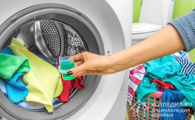 Современные моющие средства (капсулы, гель) можно добавлять прямо в барабан стиральной машины