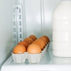Сколько можно хранить сырые яйца в холодильнике