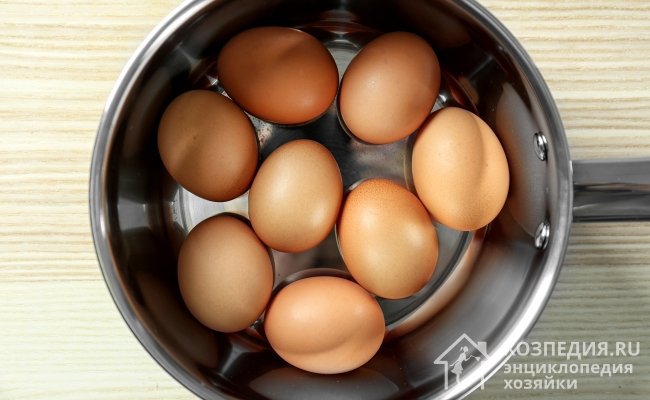 Вареные яйца можно сохранить на протяжении довольно длительного времени. Для этого важно грамотно подойти к выбору и приготовлению продукта, а также организации хранения