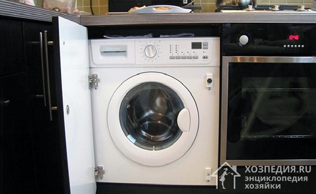 Если стиральная машина будет располагаться по соседству с духовым шкафом, стоит установить между приборами специальный теплоизолирующий экран
